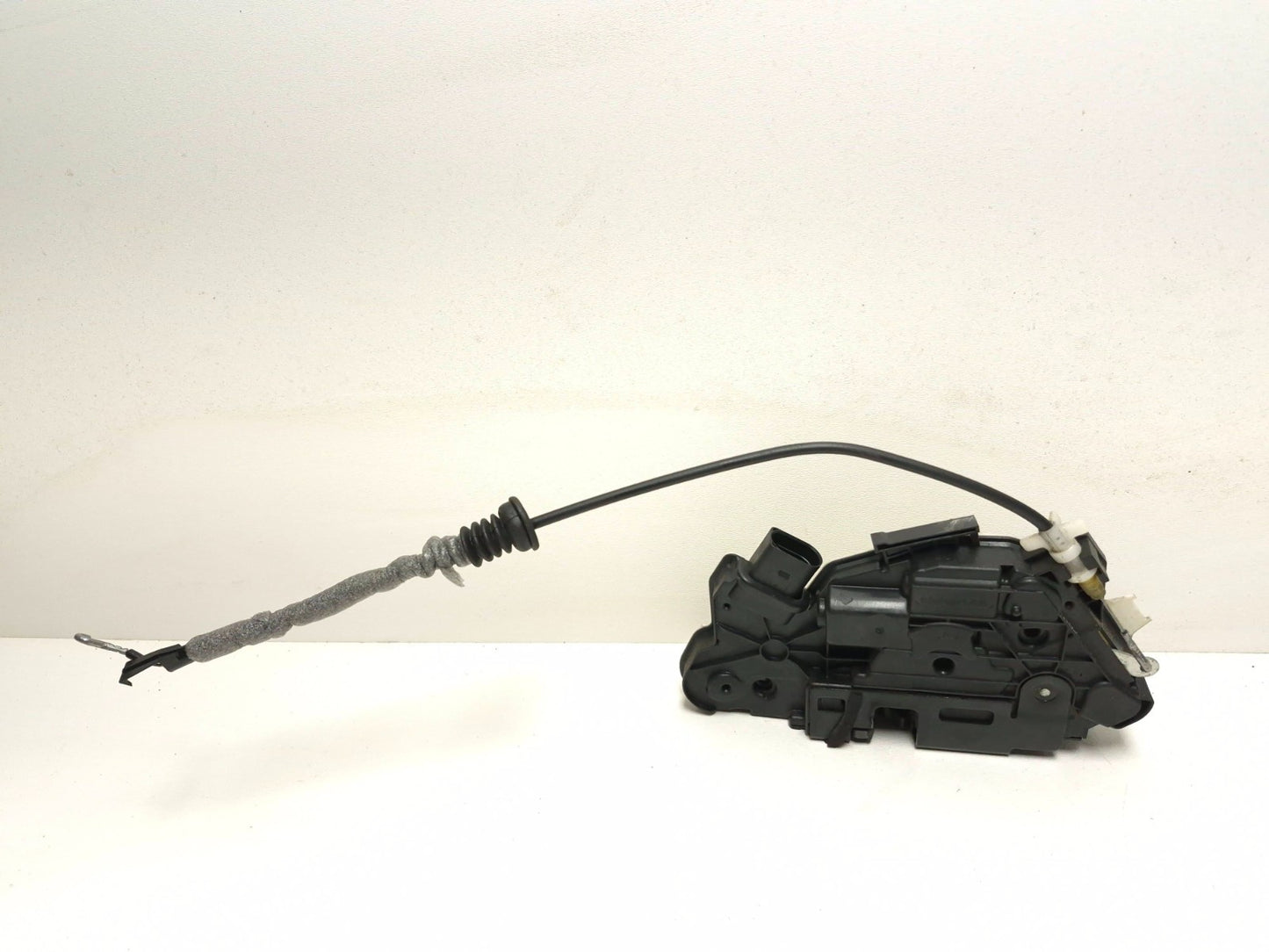2011 Volkswagen Tiguan Door Lock Actuator Front Driver Side Left OEM