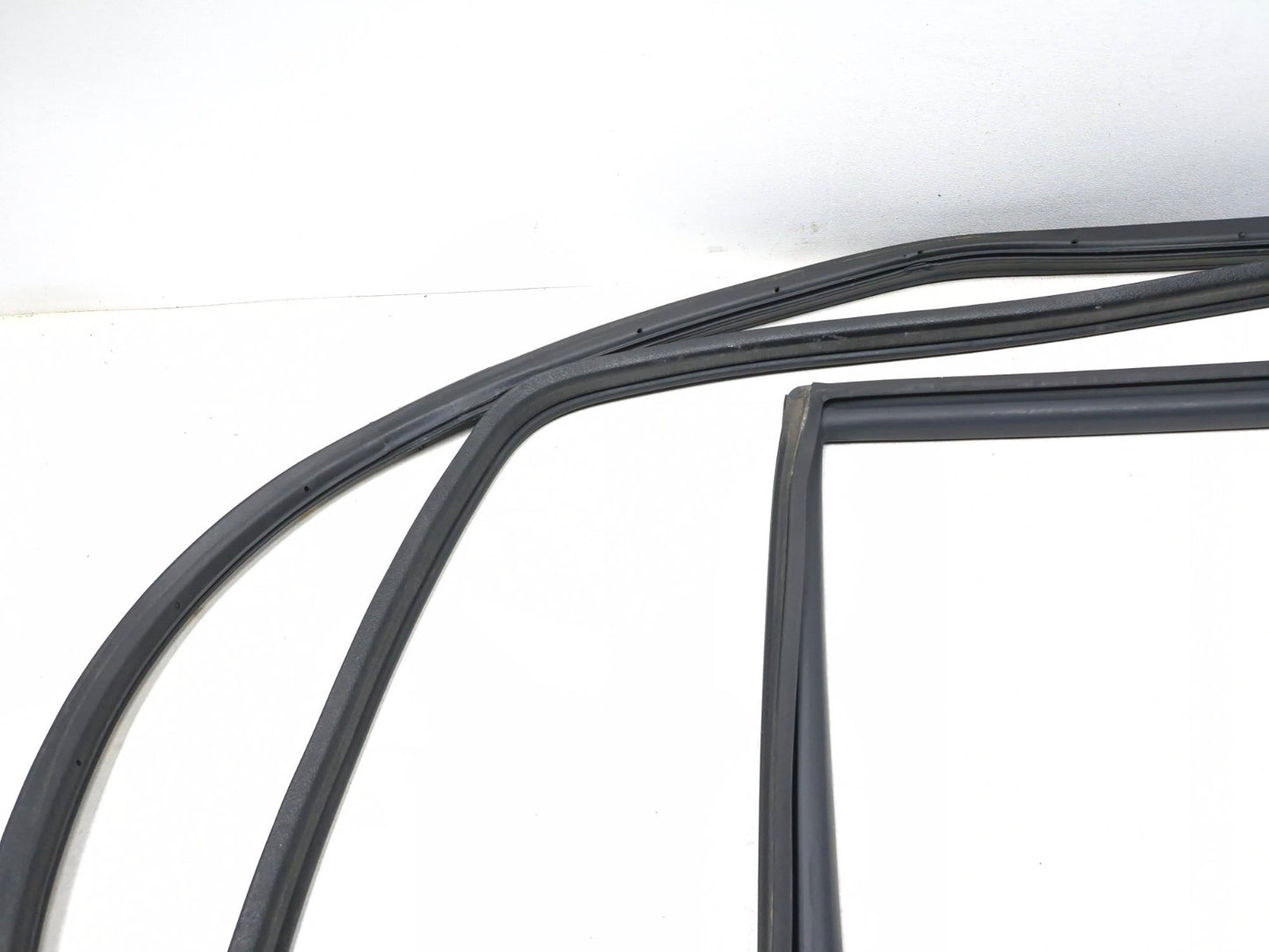 2007 Saab 9-5 Aero Rear Driver Door Weatherstrip Seal Kit OEM