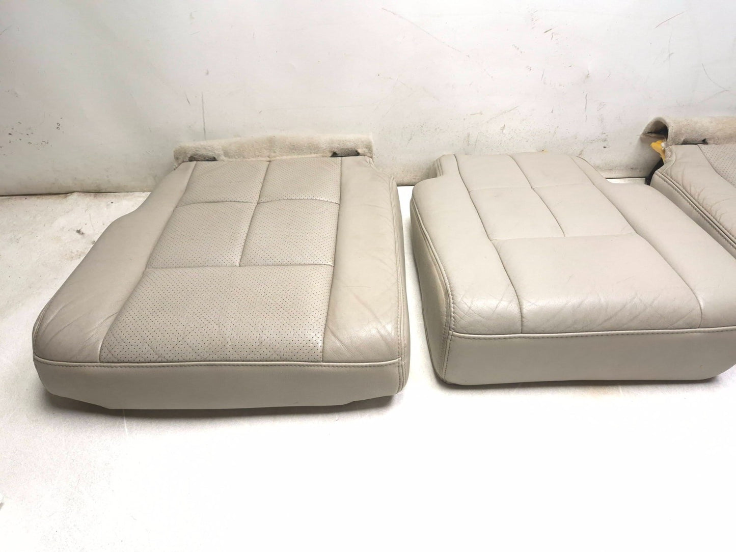 2008 Lincoln Navigator Rear 2nd Row Seat Cushion Bottom Lower 3pcs OEM