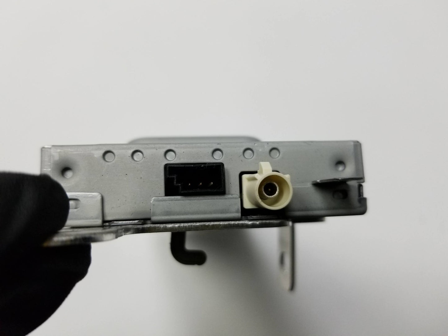 2021 Tesla Model 3 FM Hd Radio Receiver Module 1079749-00-d OEM