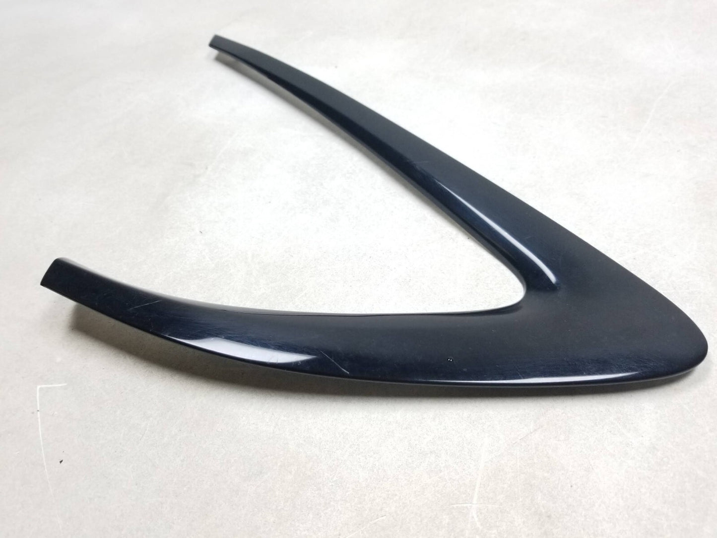 2015 Chrysler 200 Rear Quarter Glass Trim Molding Passenger Side Right OEM