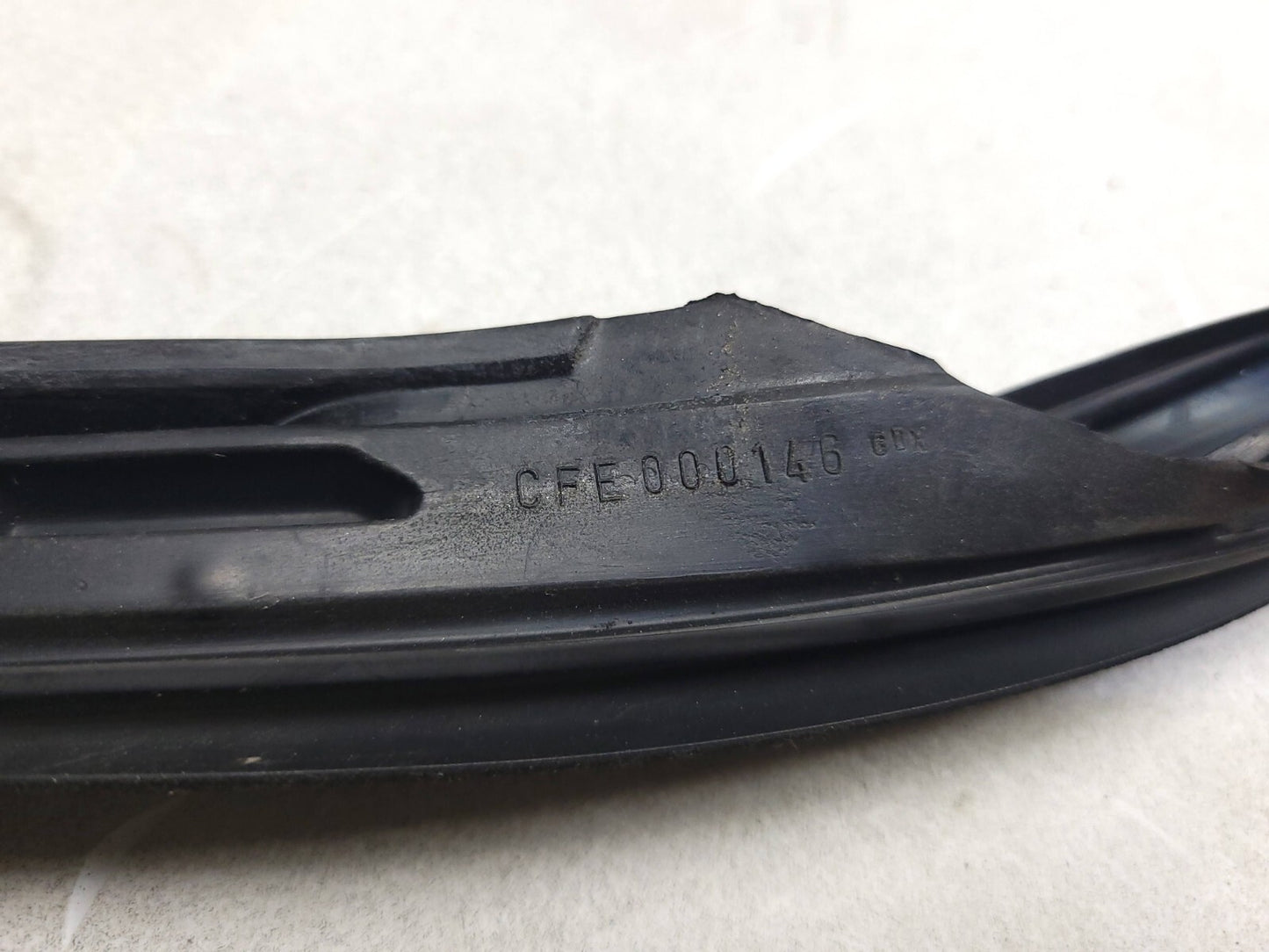 2007 Range Rover Front Door Molding & Weatherstrip Seal Passenger Side Right OEM