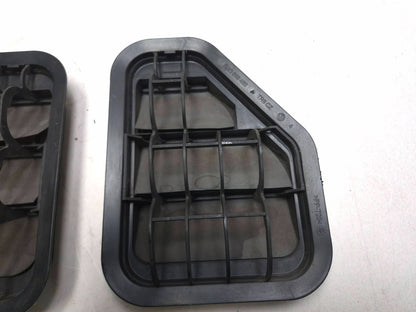 2011 Volkswagen Tiguan Rear Quarter Air Pressure Vent Grille Left & Right OEM