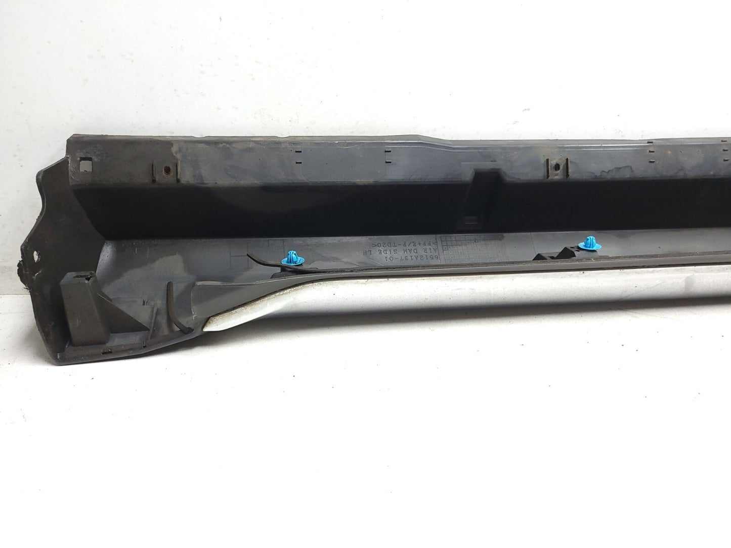 2009 Mitsubishi Outlander Rocker Panel Skirt Molding Left & Right Pair OEM