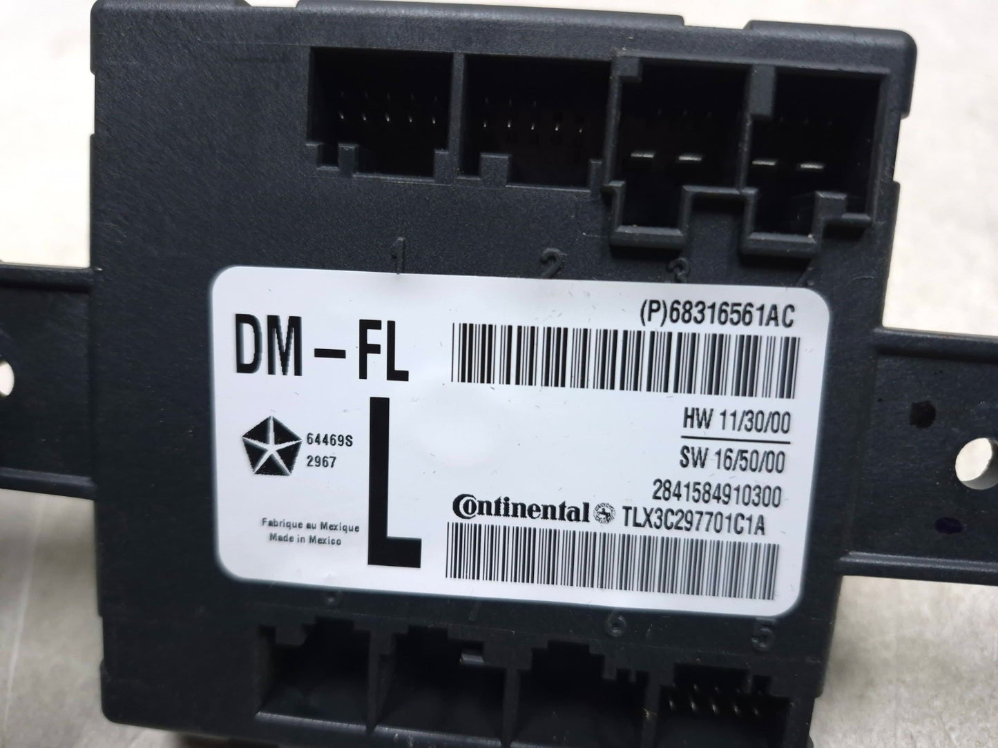 2018 Chrysler 300 Limited AWD Driver Side Front Door Control Module OEM