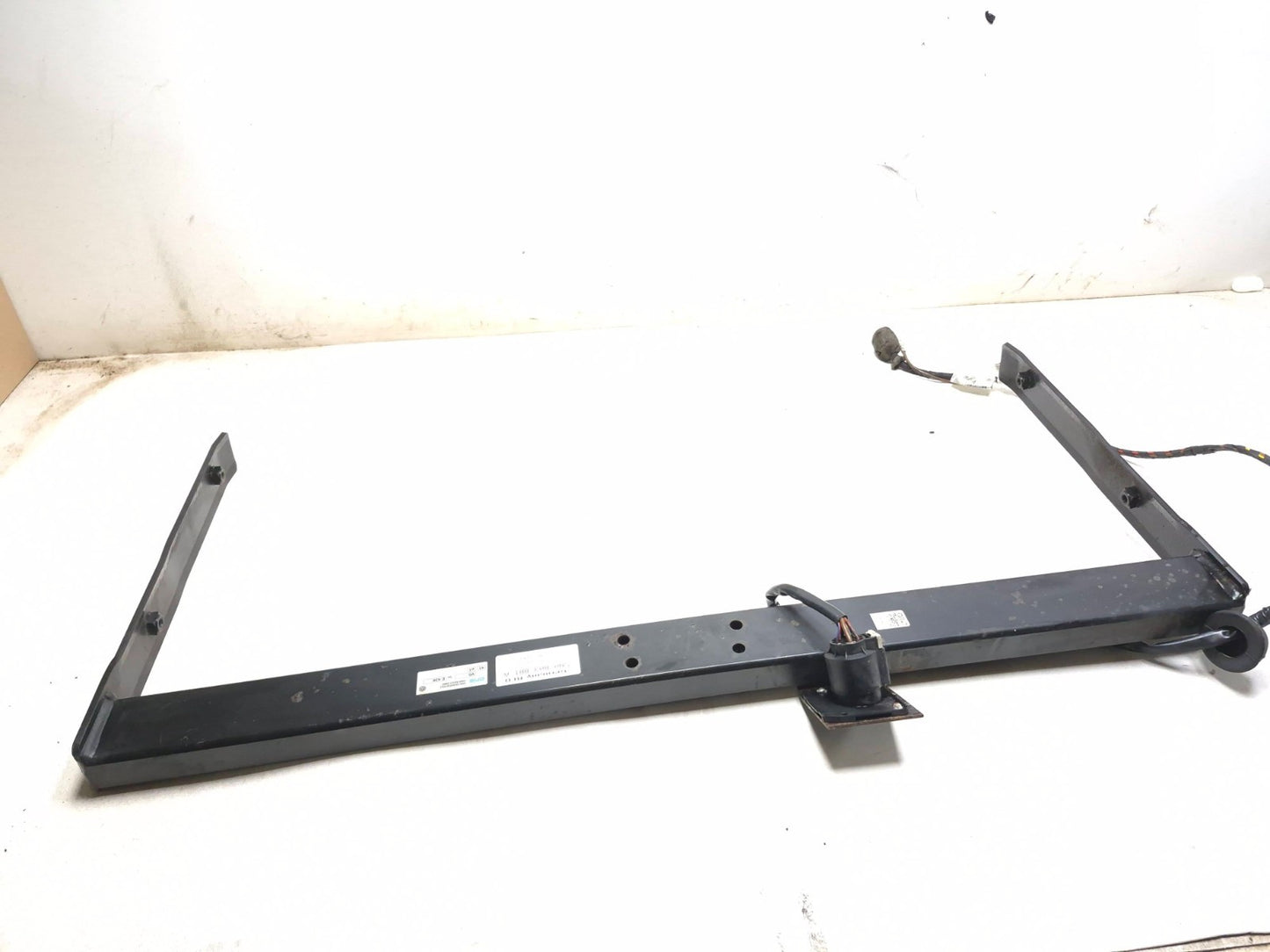 2011 Volkswagen Tiguan 2.0l Rear Bumper Reinforcement Impact Bar OEM