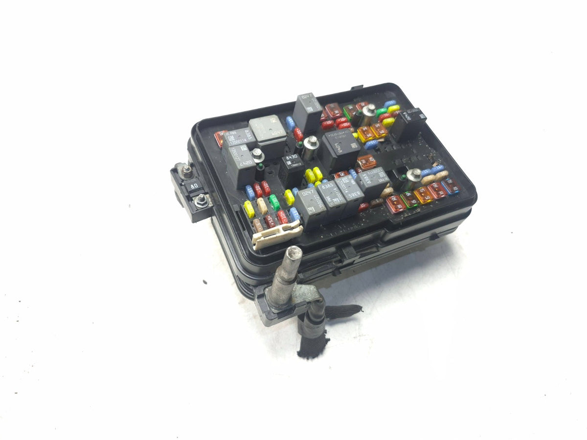 2010 Chevrolet GMC Equinox Terrain Fuse Relay Box 2.4l OEM