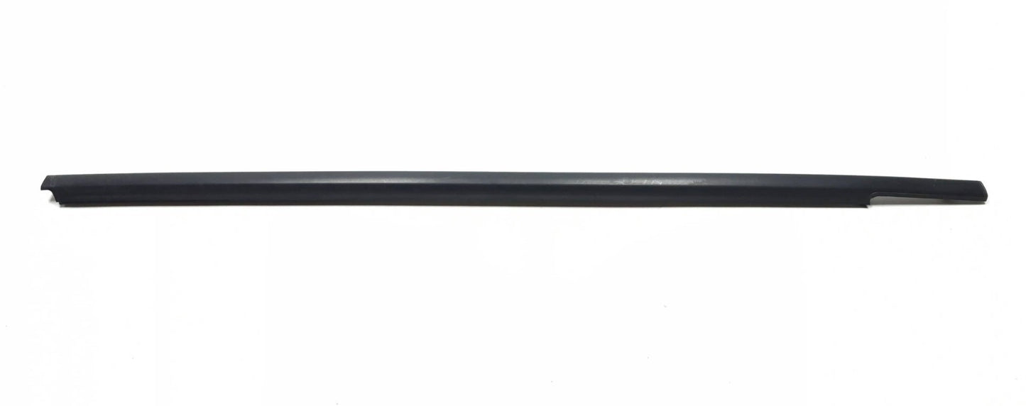 2011 Nissan Juke Front Door Window Belt & Weatherstrip Seal Passenger Rh OEM