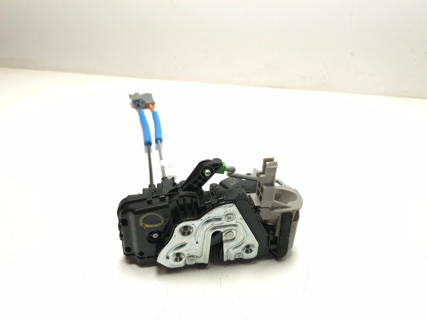 2019 Hyundai Kona Front Door Lock Latch Actuator Left Driver Side OEM