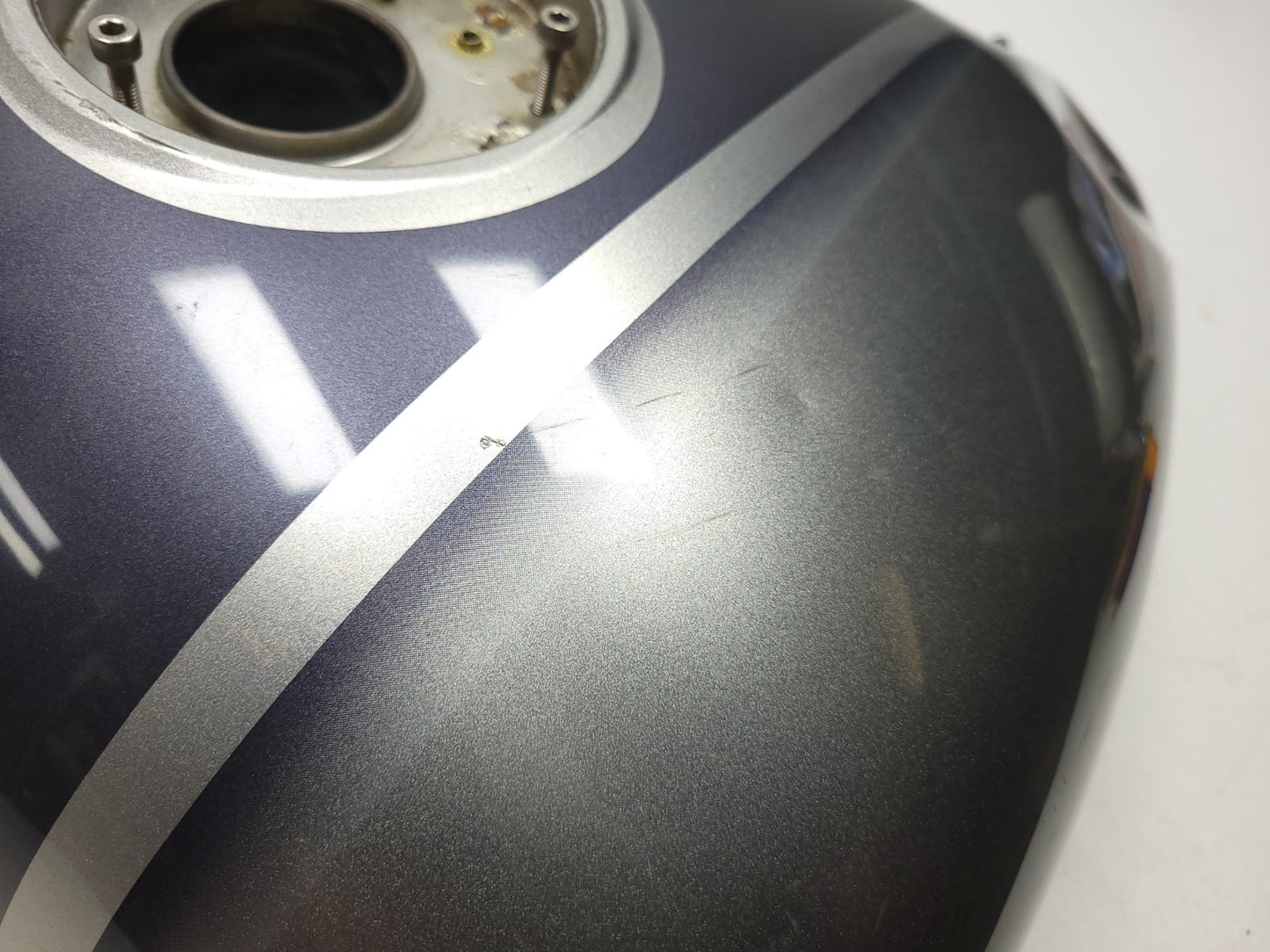 2007 Yamaha Xvs 1300 V-star Fuel Tank Has Damage OEM