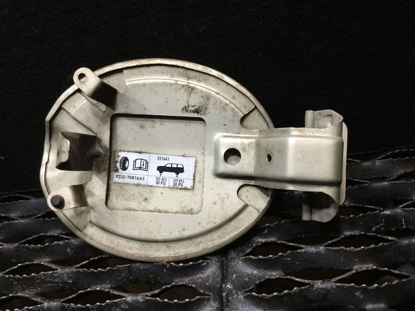 01 02 03 04 05 06 07 Ford Escape Gas Fuel Tank Filler Lid Door OEM