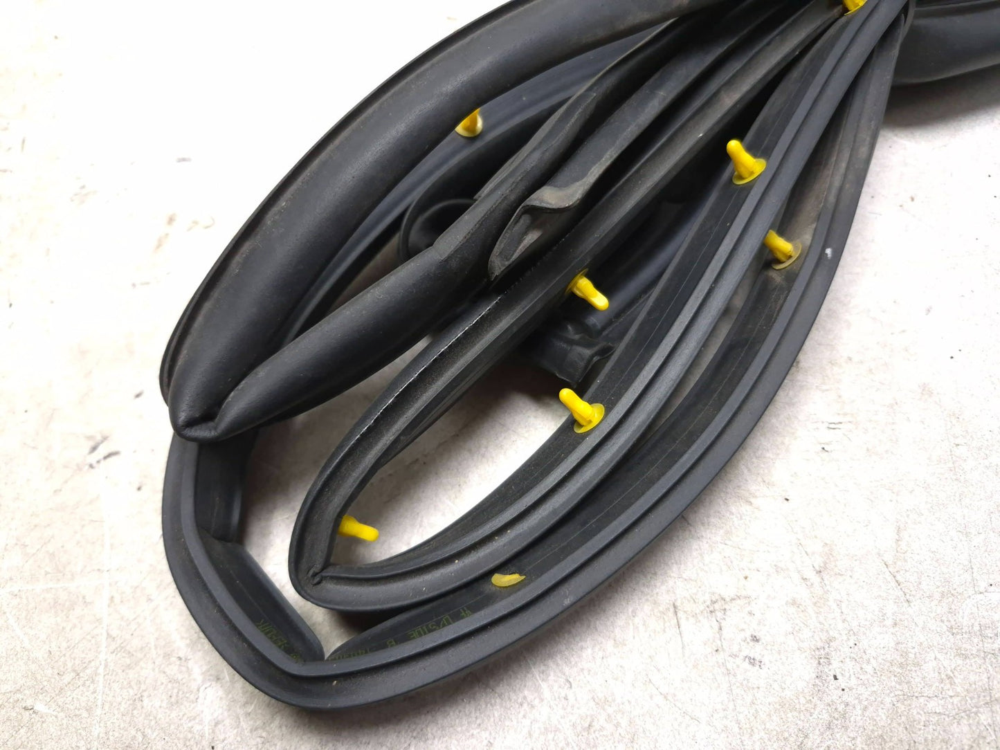 2014 Hyundai Sonata Rear Door Weatherstrip Seal Passenger Side Right 2pcs OEM