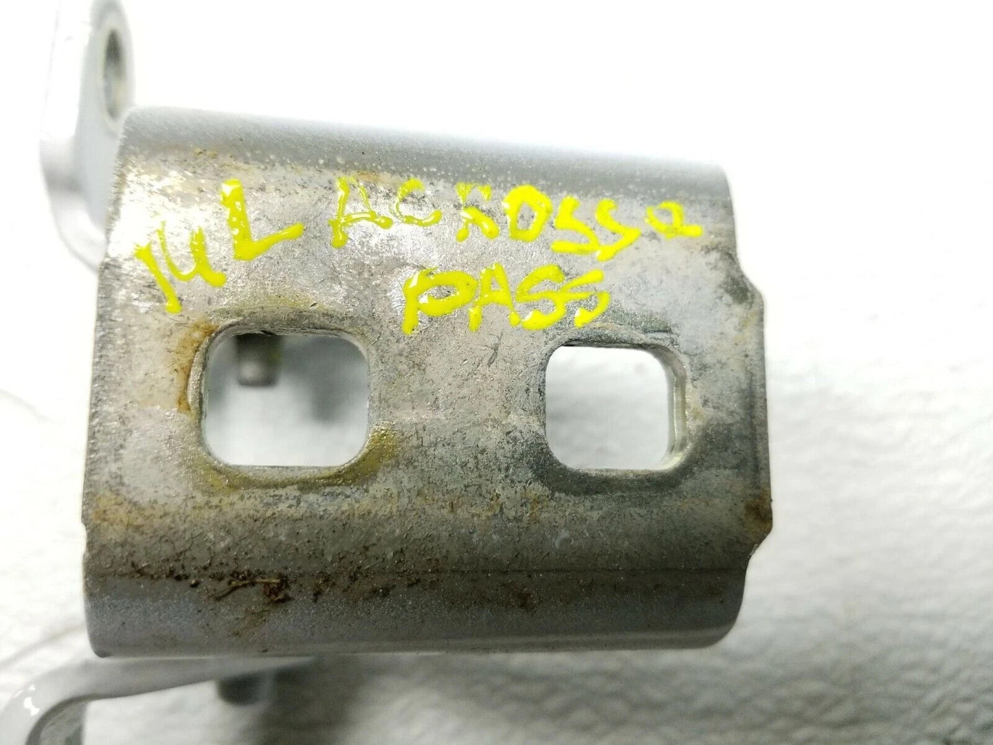 2014 Buick Lacrosse Door Hinge Passenger Side Right Front & Rear OEM