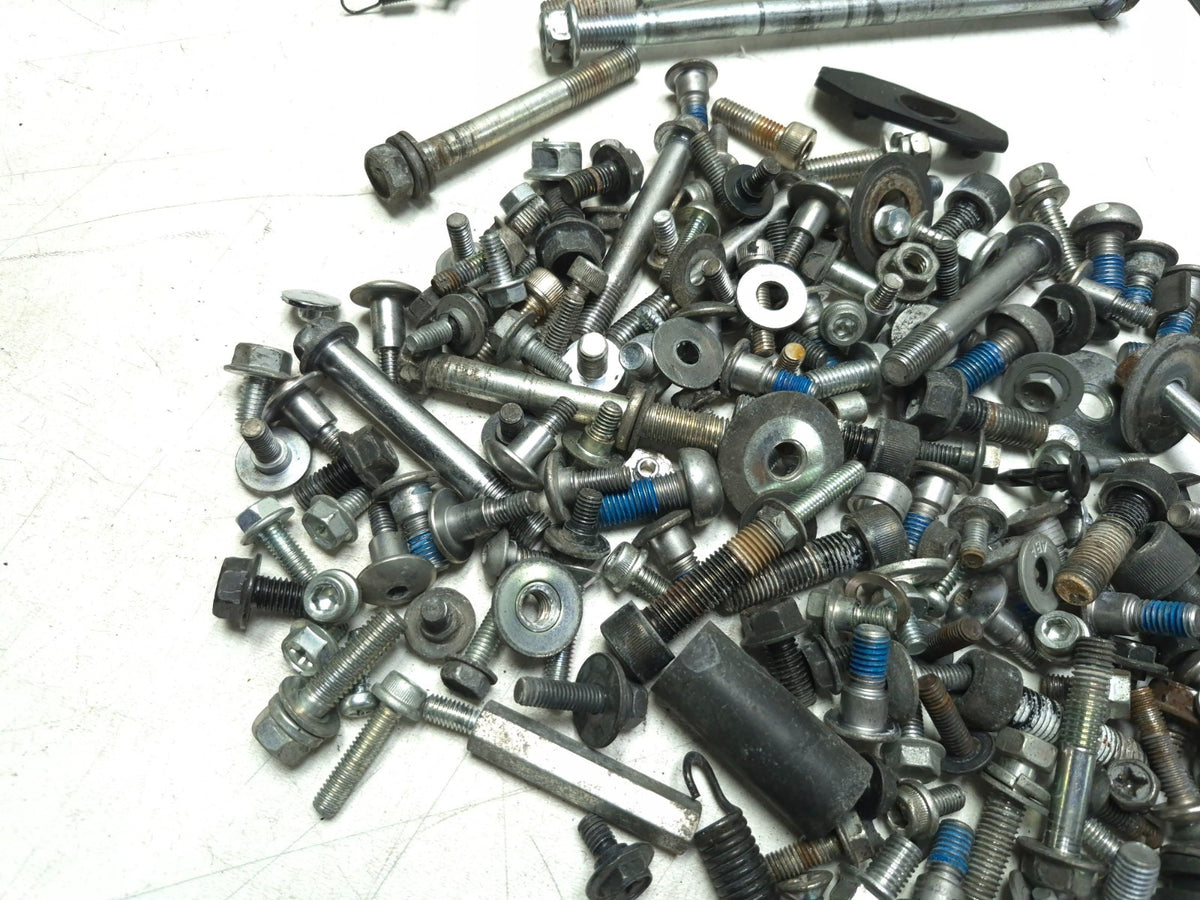2009 Suzuki Boulevard M109r Vzr1800 Misc Bolt & Hardware Bracket OEM