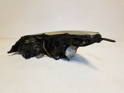 2010 Subaru Legacy Headlight Front Passenger Side Right OEM *broken Tab*
