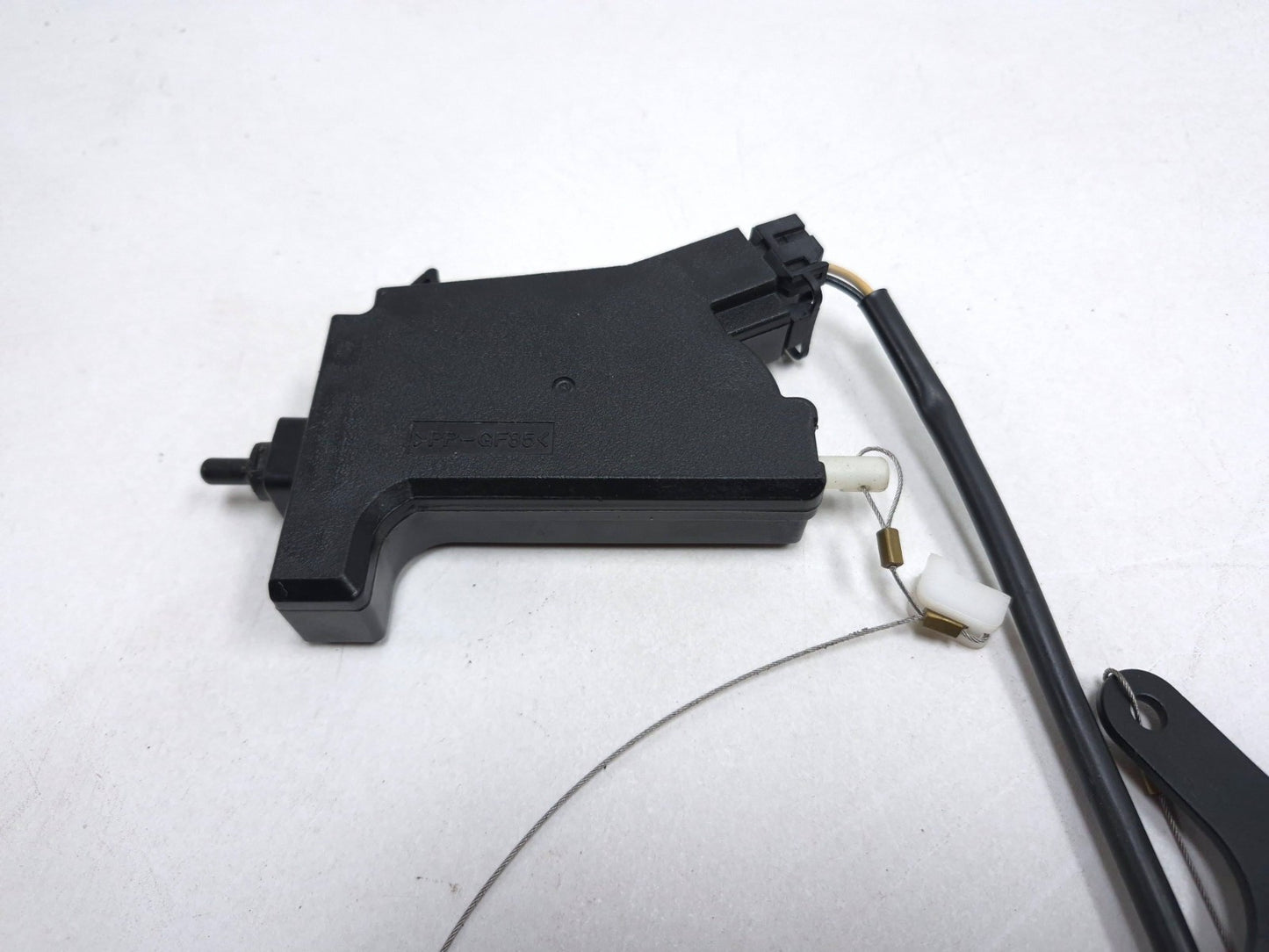 2013 Hyundai Genesis Coupe Fuel Tank Door Lid Lock Actuator OEM