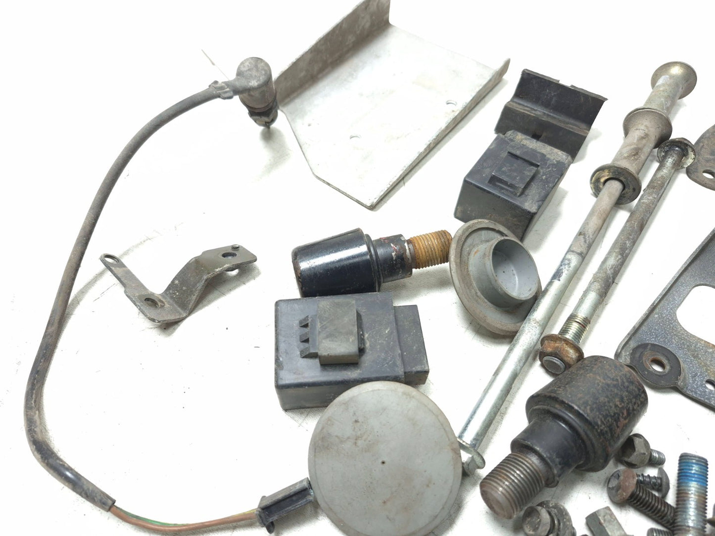 1991 Yamaha Fzr600r Misc Bolt & Hardware Bracket OEM