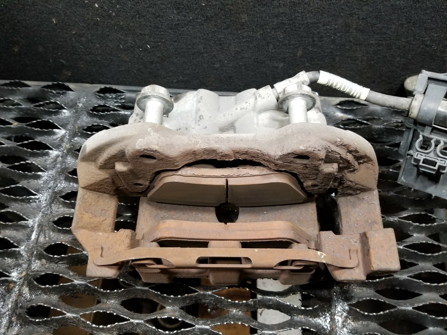 2010 Mercedes-benz R350 Brake Caliper Front Driver Side Left OEM