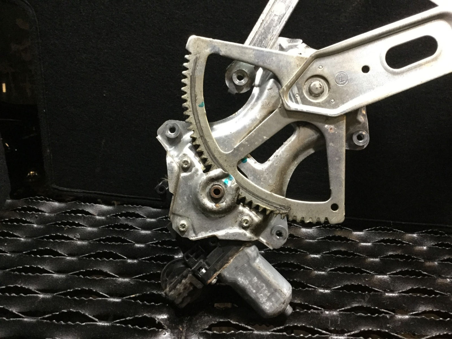 05 06 07 08 09 Toyota Prius Front Right Passenger   Window Regulator & Motor OEM