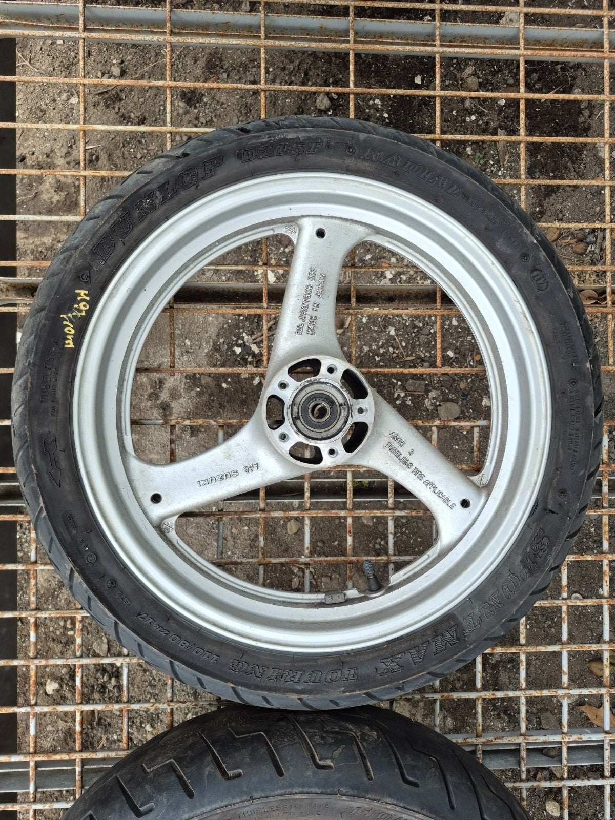1993 Suzuki Gsx600fp Katana Front & Rear Wheel W/ Tire Pair R 17 OEM