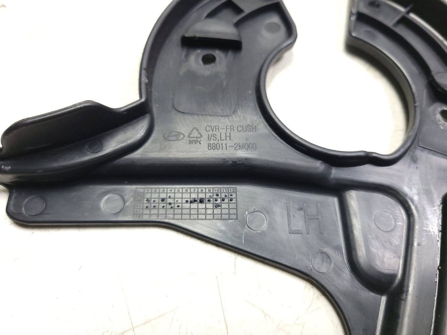 2011 Hyundai Genesis Seat Side Trim W/ Guide Sleeve & knob Front Passenger OEM