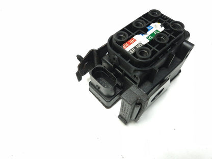 2011 Mercedes S400 W221 Air Suspension Supply Valve Block OEM