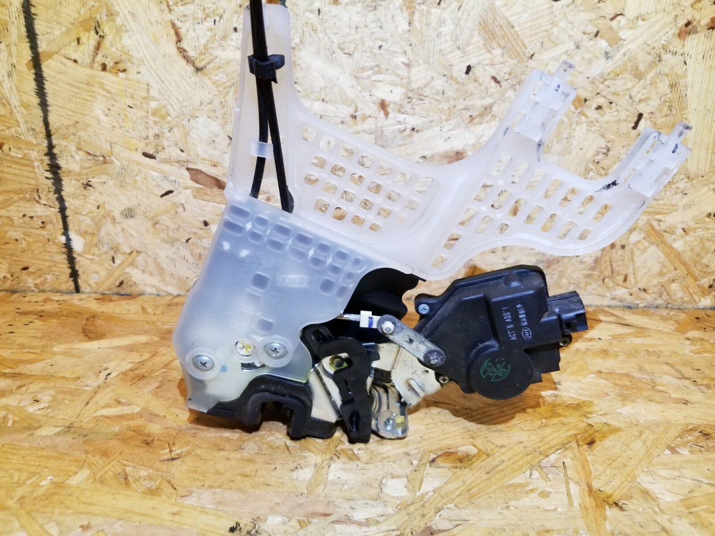 07 08 09 Hyundai Tucson Rear Left Driver Door Lock Latch Actuator OEM 89k