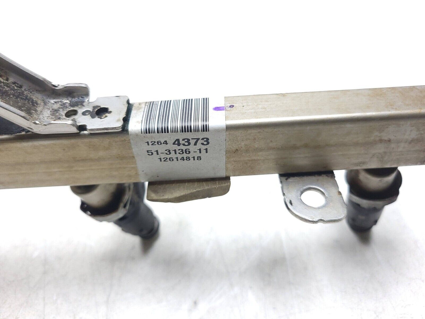 10-14 Chevrolet Suburban Fuel Rail W/ Injectors 5.3l OEM