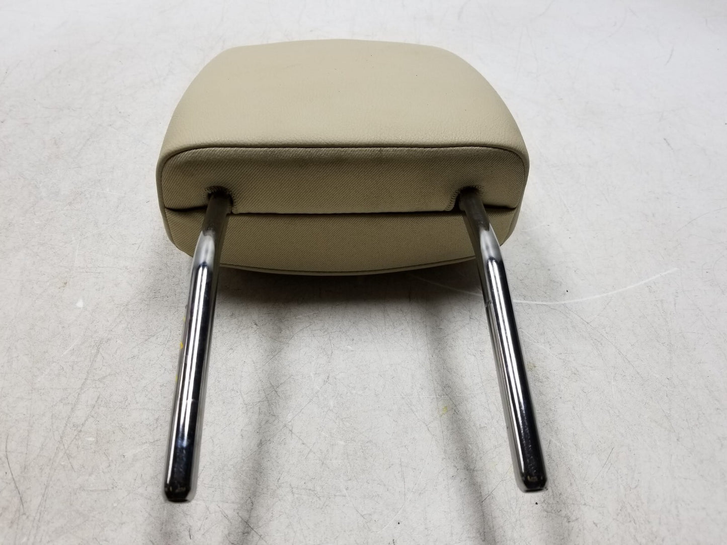 2017 - 2019 Cadillac Xt5 Seat Headrest Front Passenger Side Right OEM