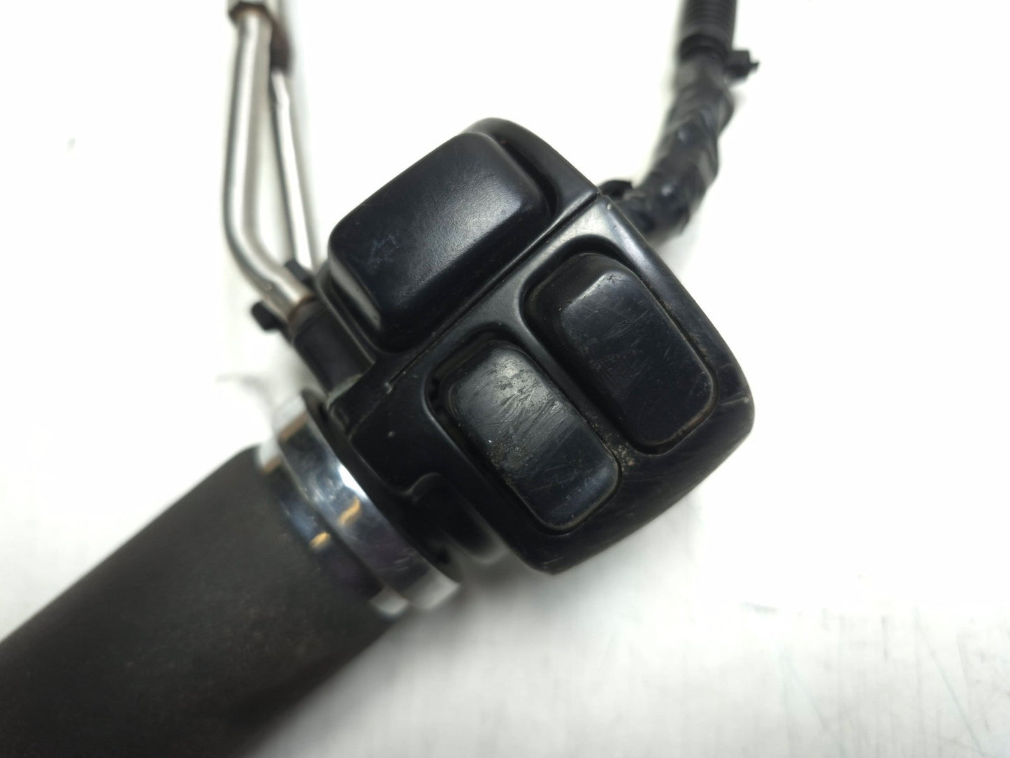 2004 Harley-davidson Sportster Xl883 Right Handlebar Switch & Throttle Grip OEM