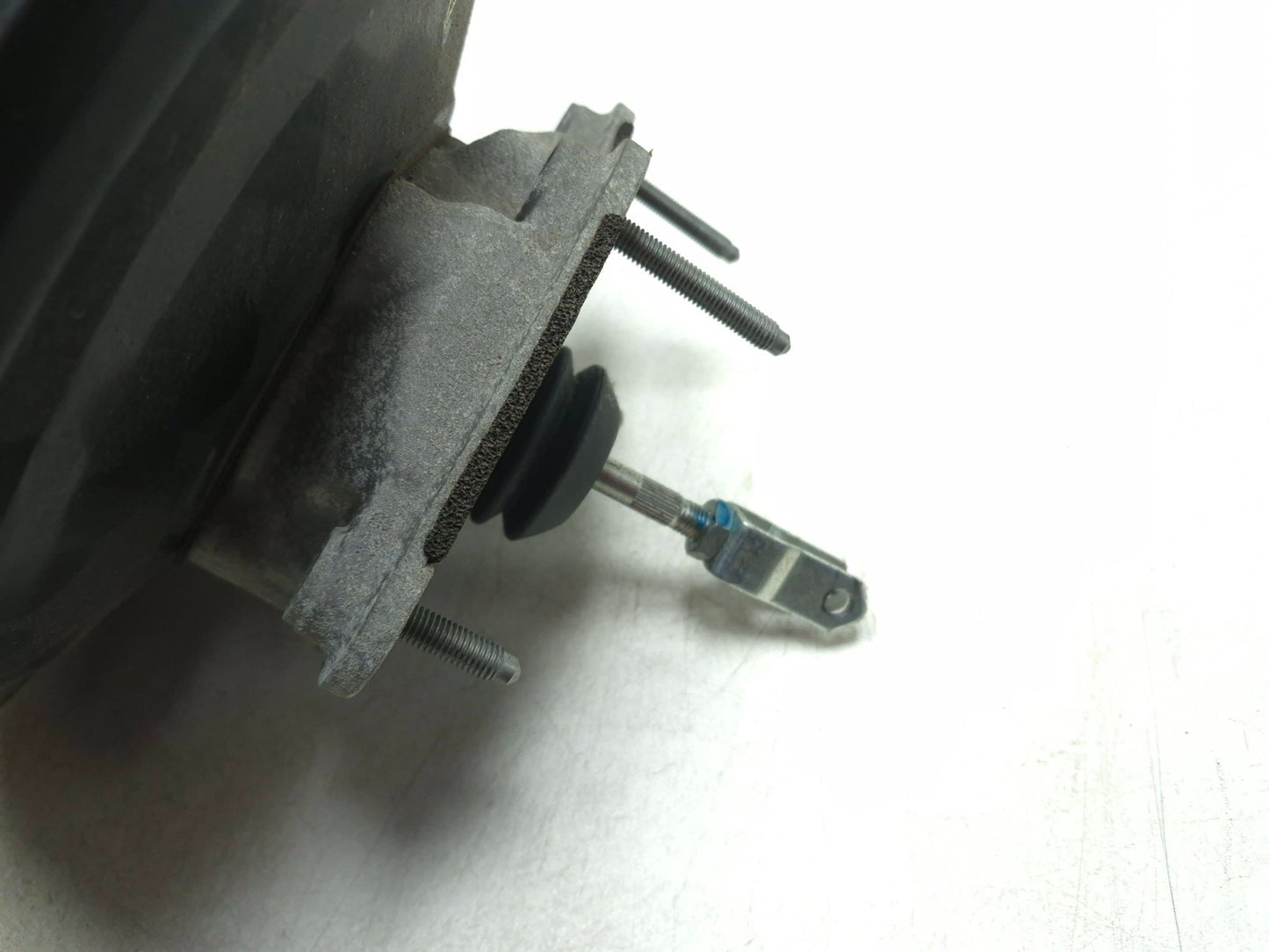 2015 Nissan Juke Power Brake Booster W/ Master Cylinder OEM