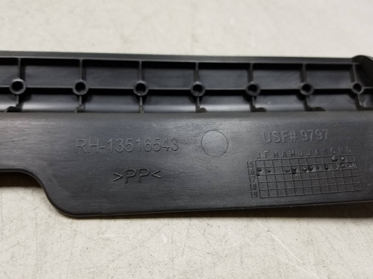 2017 Cadillac Xt5 Front Seat Side Trim Cover Front Passenger Side Right OEM