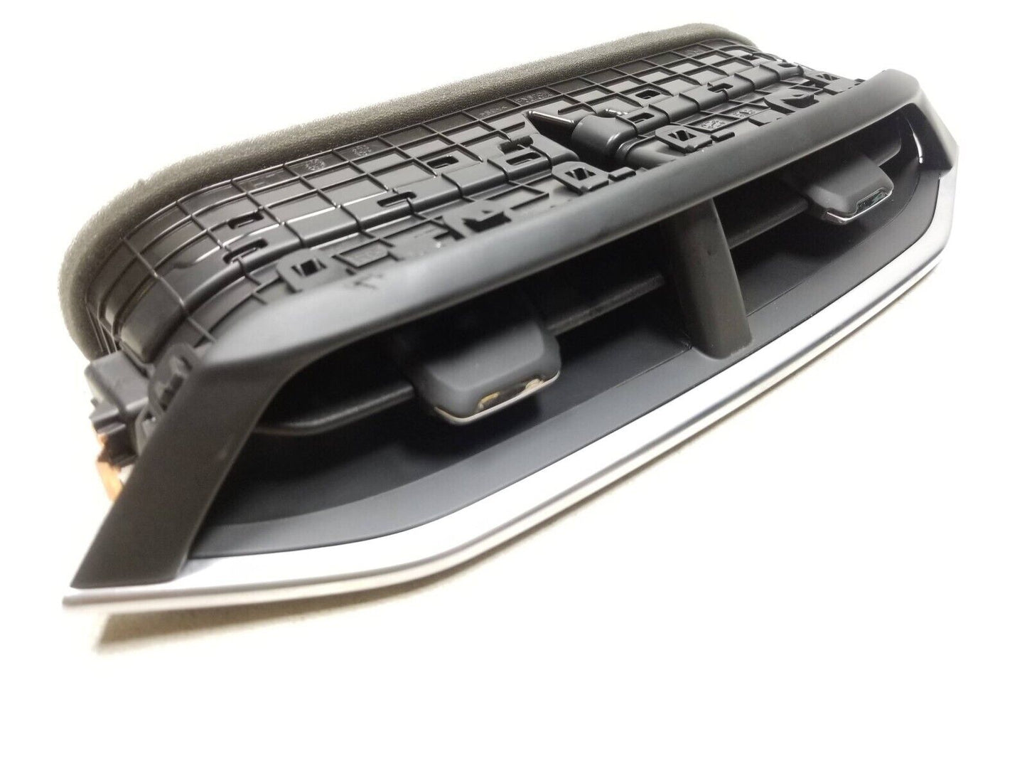 21 - 23 Chevrolet Trailblazer Dash Center Ac Heater Air Vent OEM