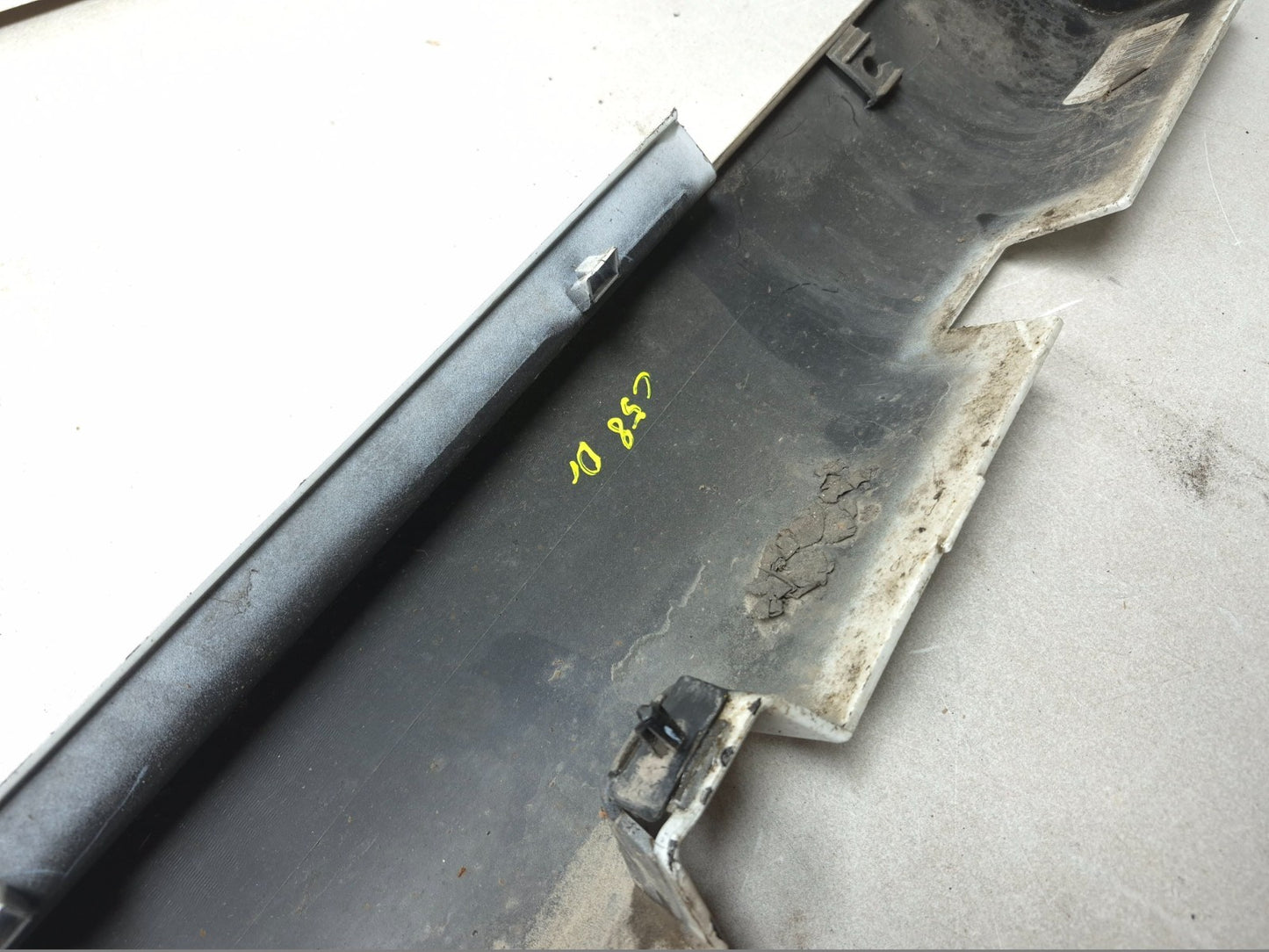 2018 Chrysler 300 Skirt Rocker Panel Molding Left Driver Side OEM