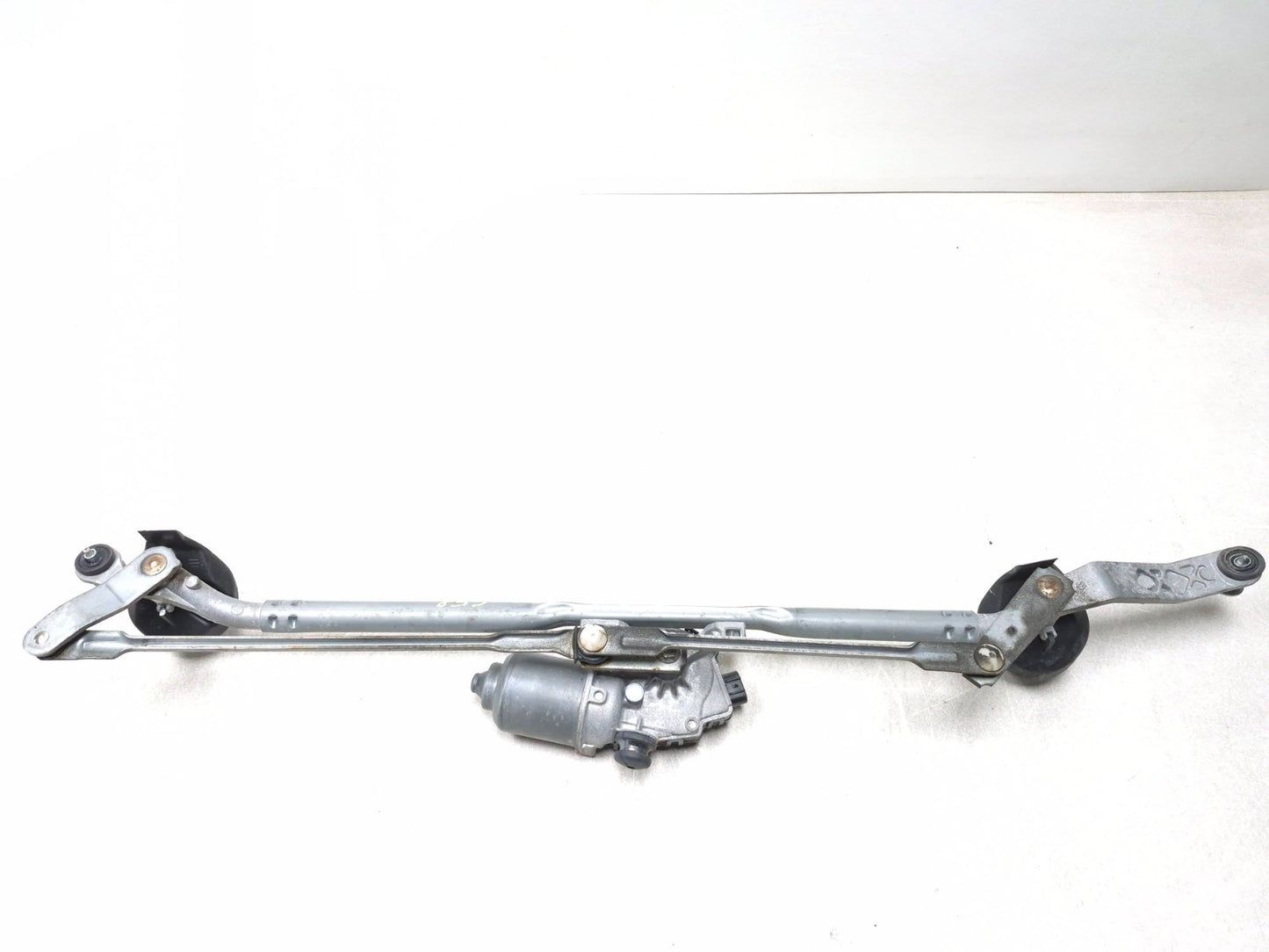 2018 Chrysler 300 Windshield Wiper Motor & Linkage Transmission OEM