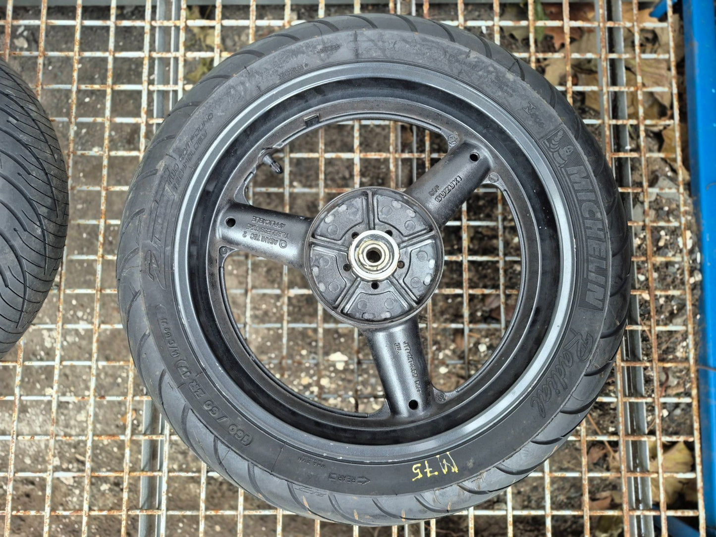 2001 Suzuki Gsx 750f Katana  Rear & Front Wheel W/ Tire Pair R 17 OEM