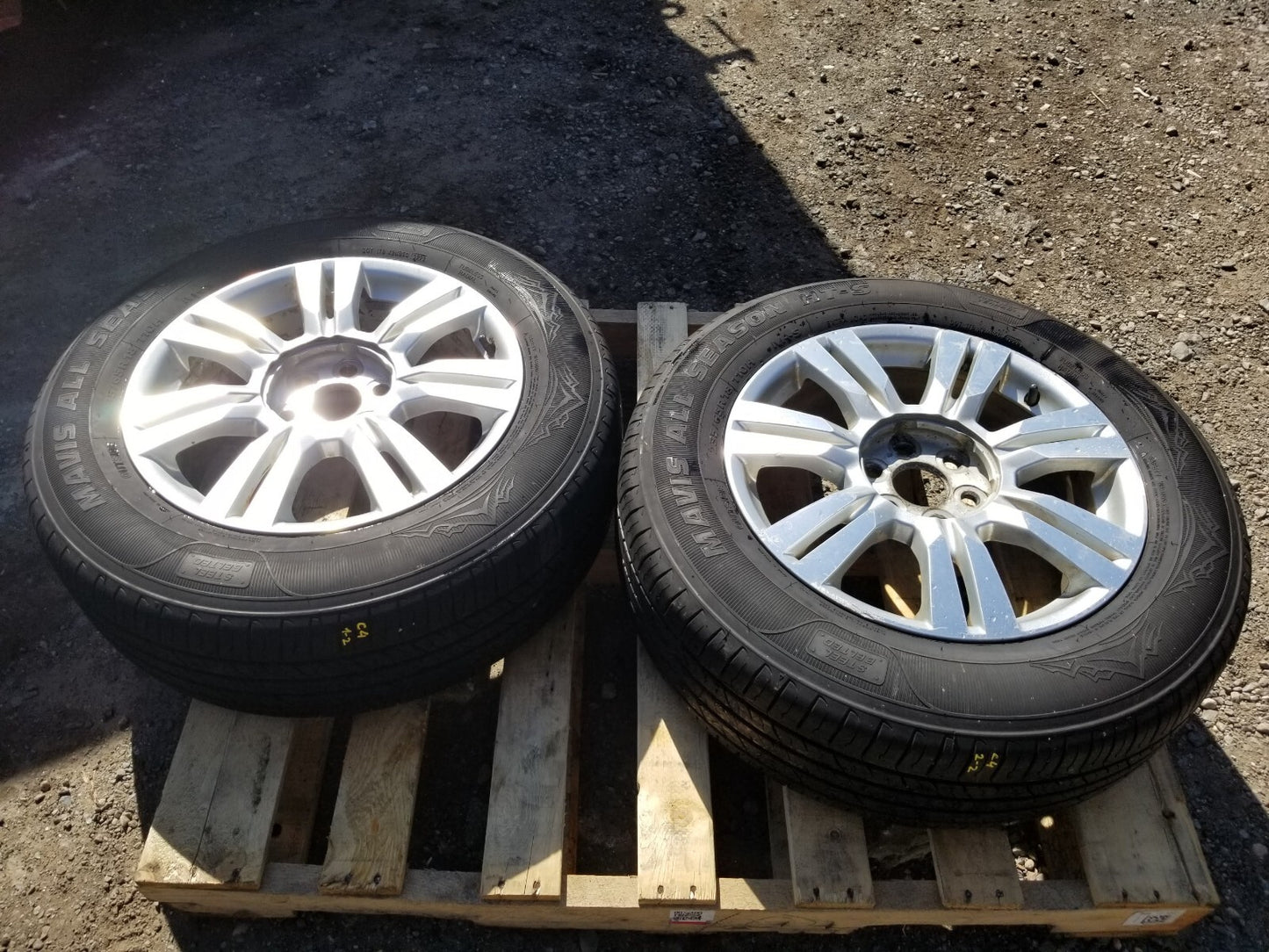 2011 Cadillac SRX Wheel Rim W/ Tire 235/65r18 8.5/32" Pair 9597414 OEM