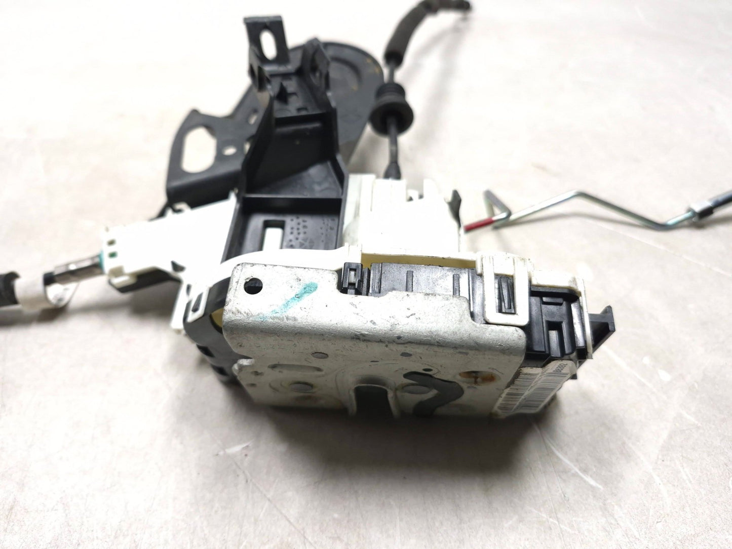 2018 Chrysler 300 Limited AWD Rear Left Driver Side Door Handle Lock Latch OEM