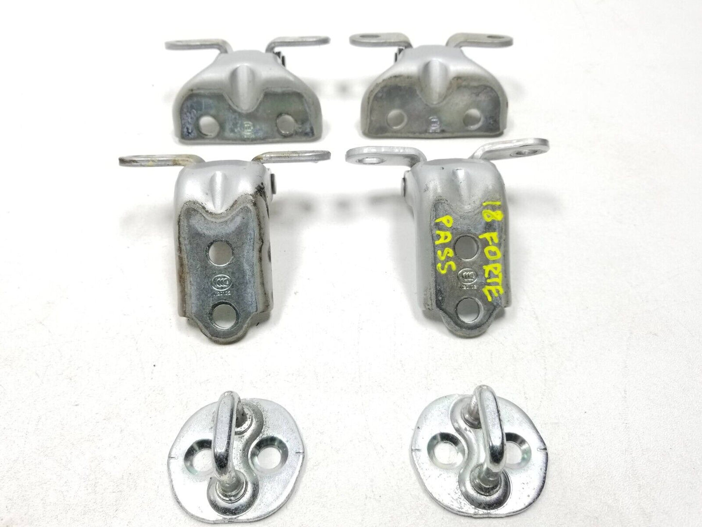 14 15 16 17 18 Kia Forte Door Hinge Passenger Side Right OEM 49k Miles