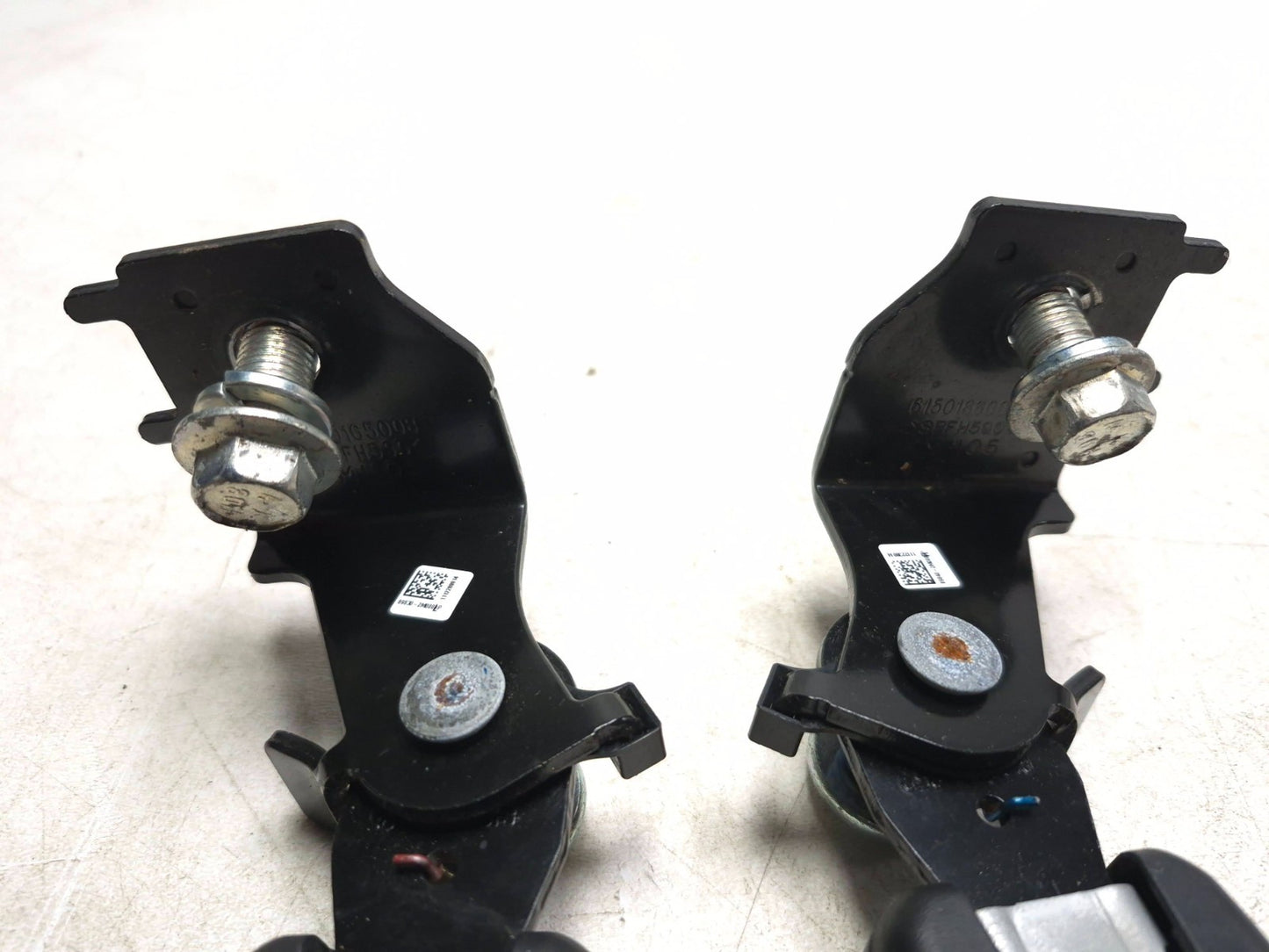 2013 Hyundai Genesis Rear Seat Belt Buckle Left & Right OEM