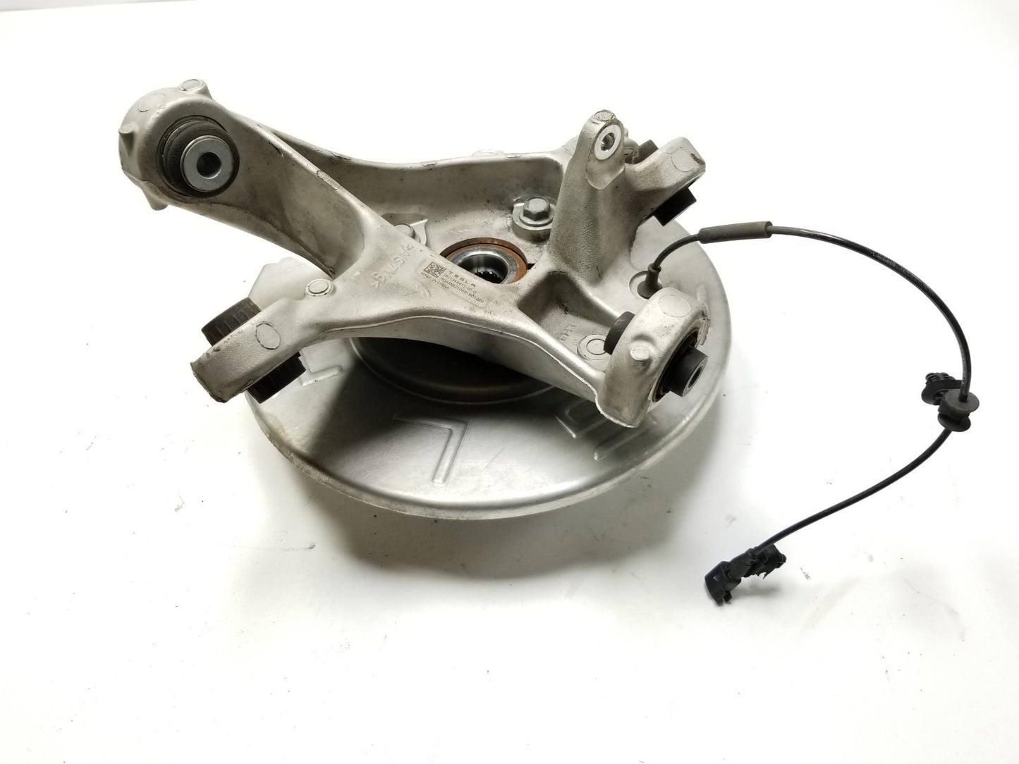 2021 Tesla Model 3 Rear Spindle Knuckle Driver Side Left 1044411-00-g OEM