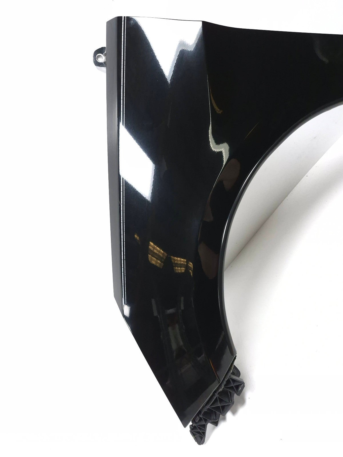 2014 Hyundai Accent Front Left Fender OEM 66311-1r350