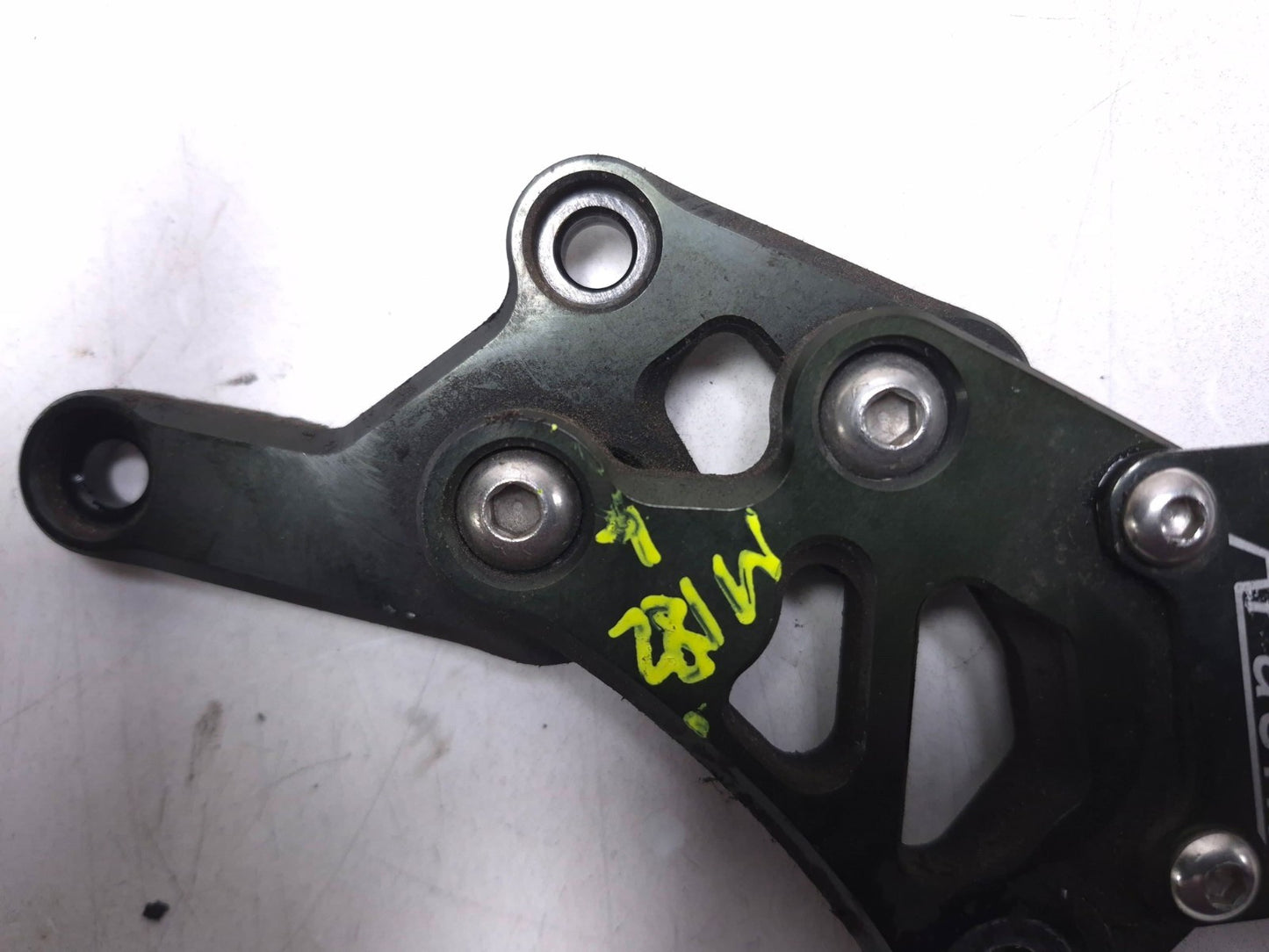 2016 Yamaha Yzf R3 Front Footrest Mount Bracket Left OEM
