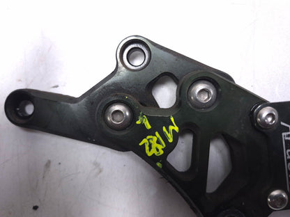 2016 Yamaha Yzf R3 Front Footrest Mount Bracket Left OEM