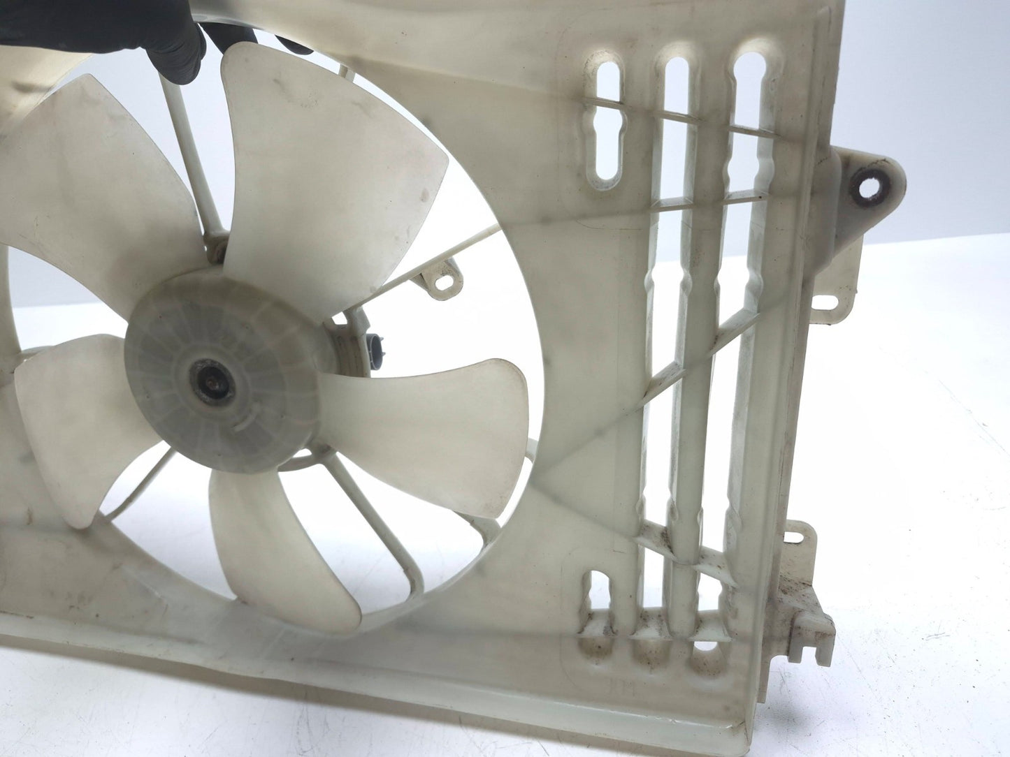 2005 Toyota Corolla Ce Cooling Fan W/ Shroud OEM