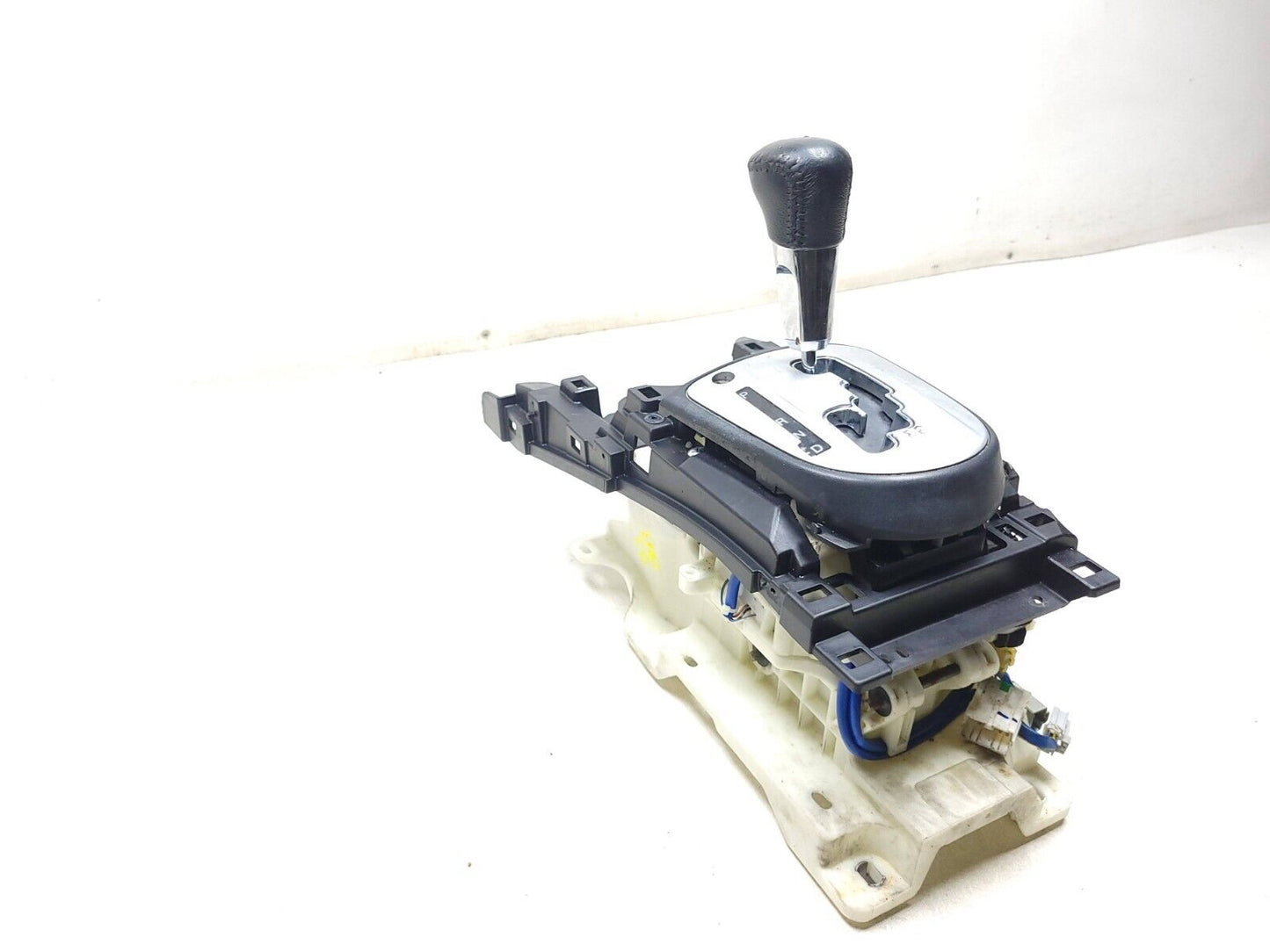 2007-2010 Mitsubishi Outlander Automatic Transmission Gear Shifter  OEM