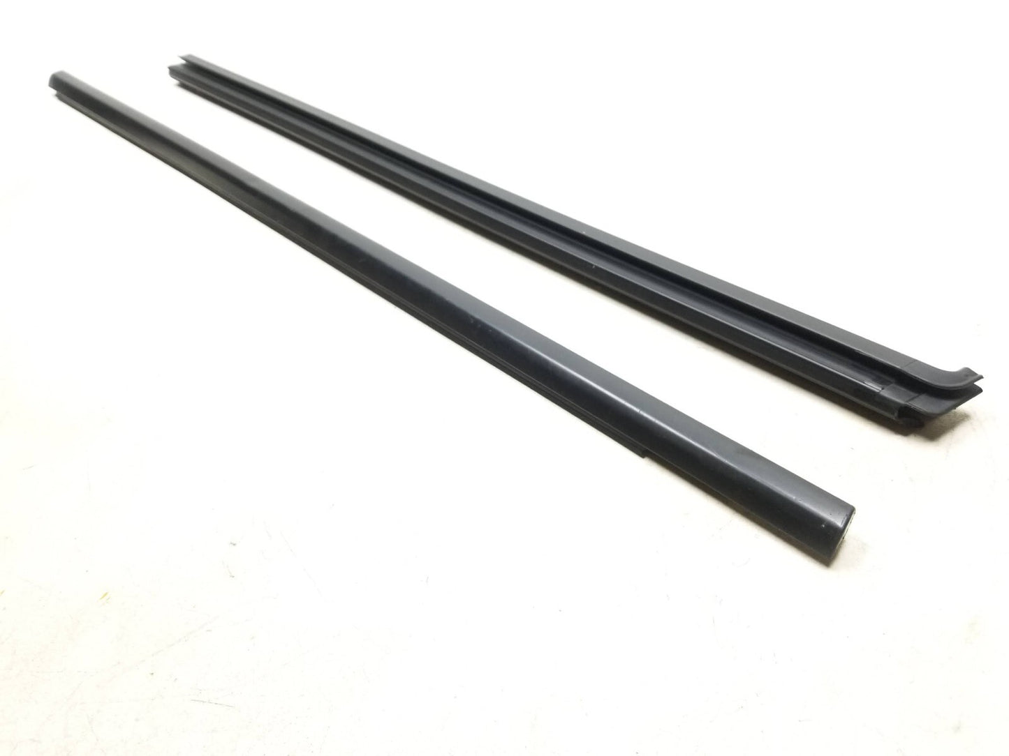 2022 Chevrolet Trailblazer Door Pillar Applique Molding & Belt Passenger Rh OEM