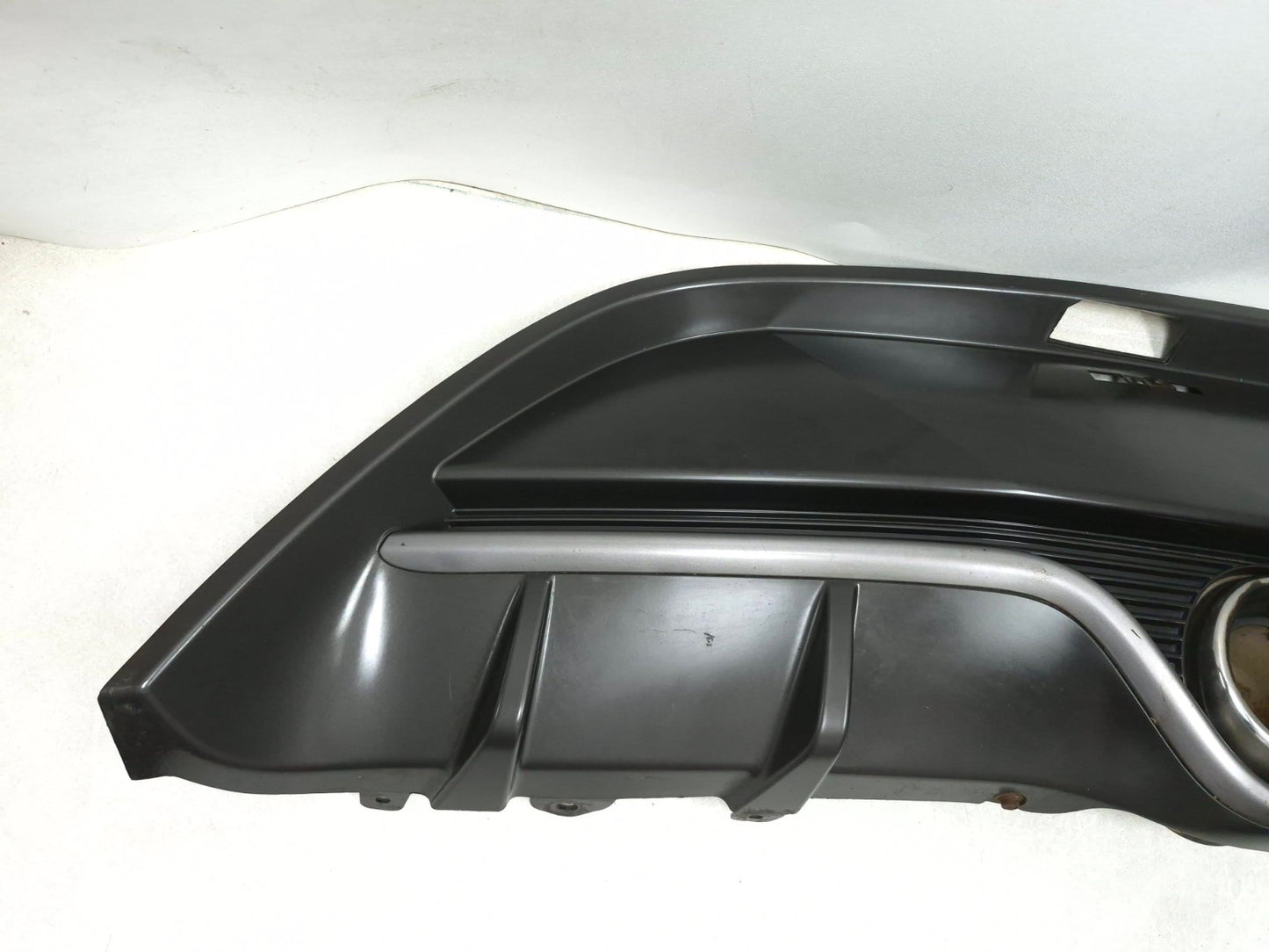 2016 Hyundai Veloster Rear Bumper Lower Cover W/ License Plate Light OEM