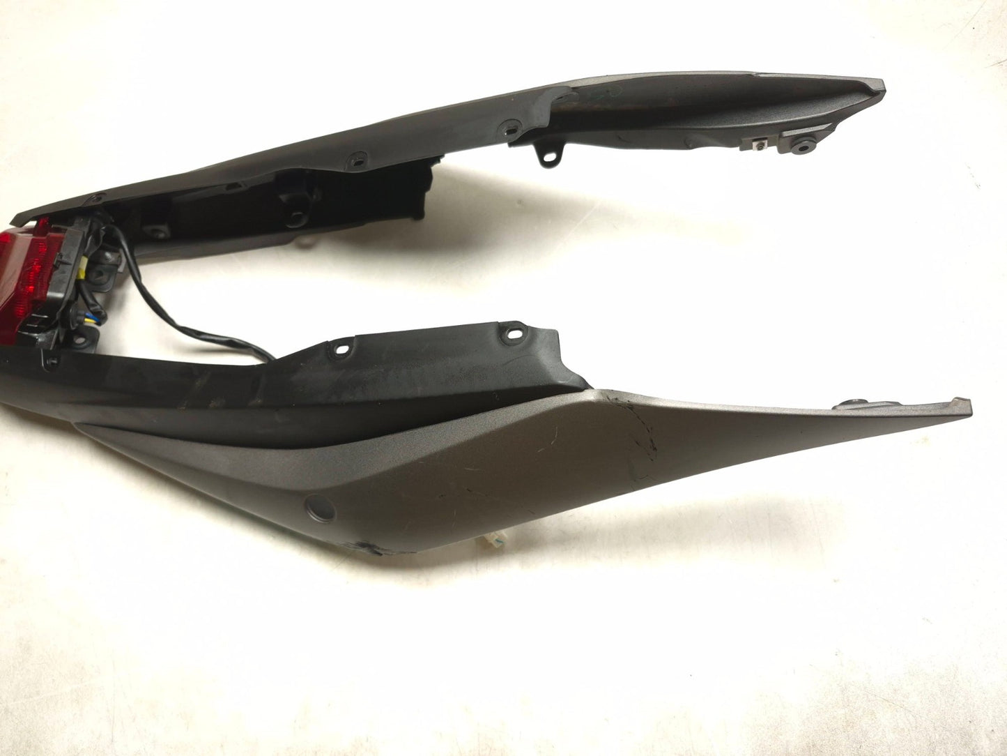 2024 Yamaha Yzf R3 Tail Brake Light W/ Fairing Cover Assy OEM