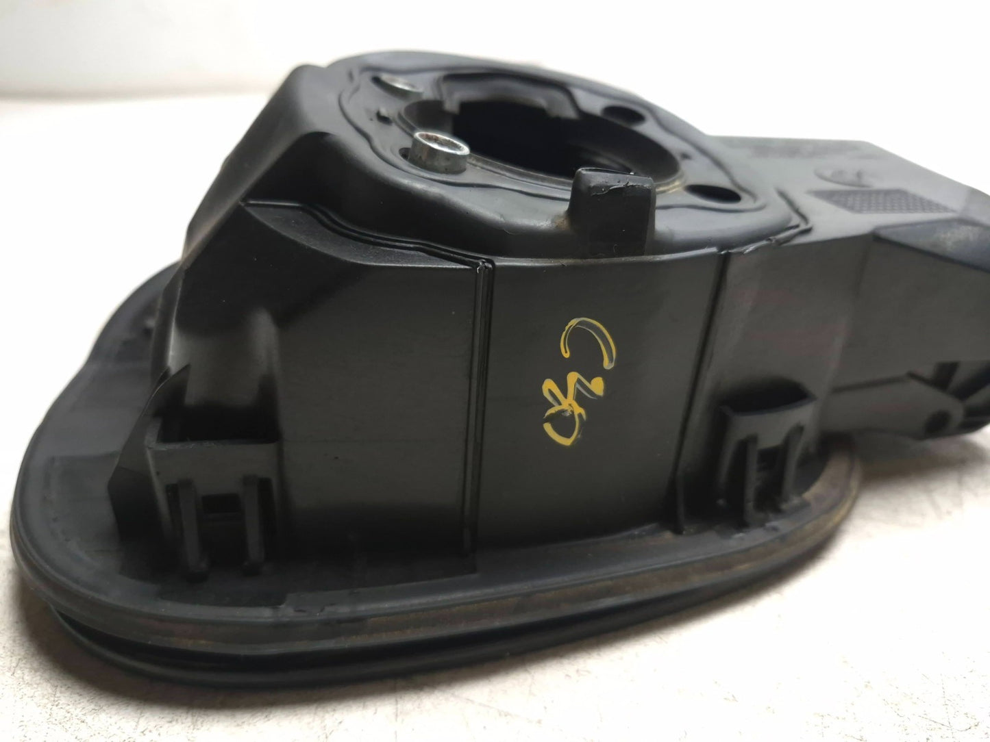 2013 Hyundai Genesis Fuel Tank Door Lid Filler Cap OEM